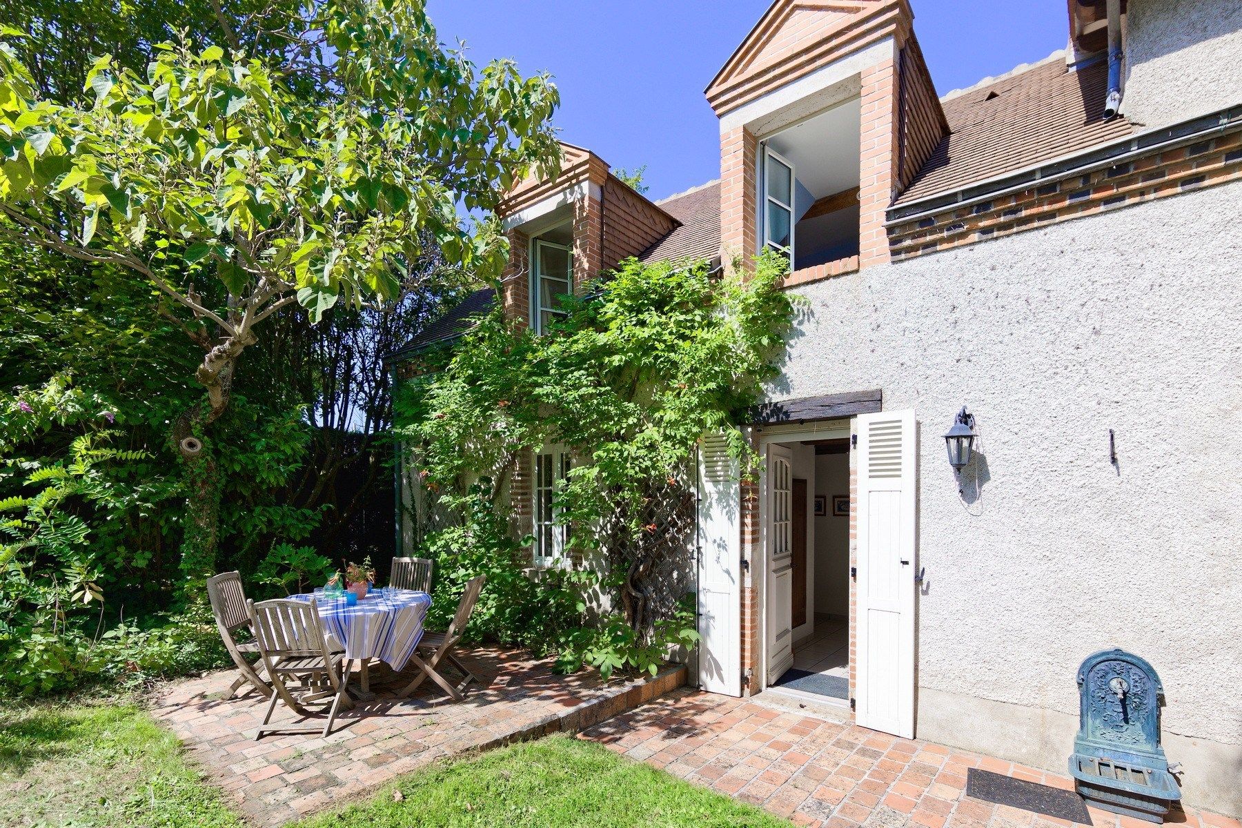 house 6 Rooms for sale on OLIVET (45160)