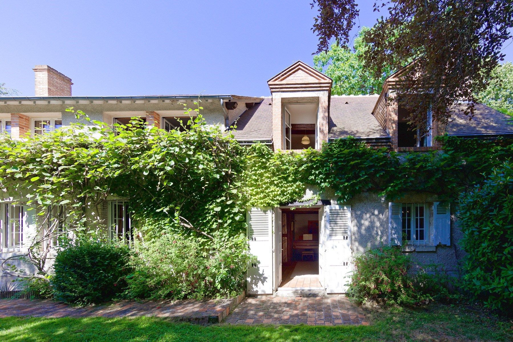 house 6 Rooms for sale on OLIVET (45160)