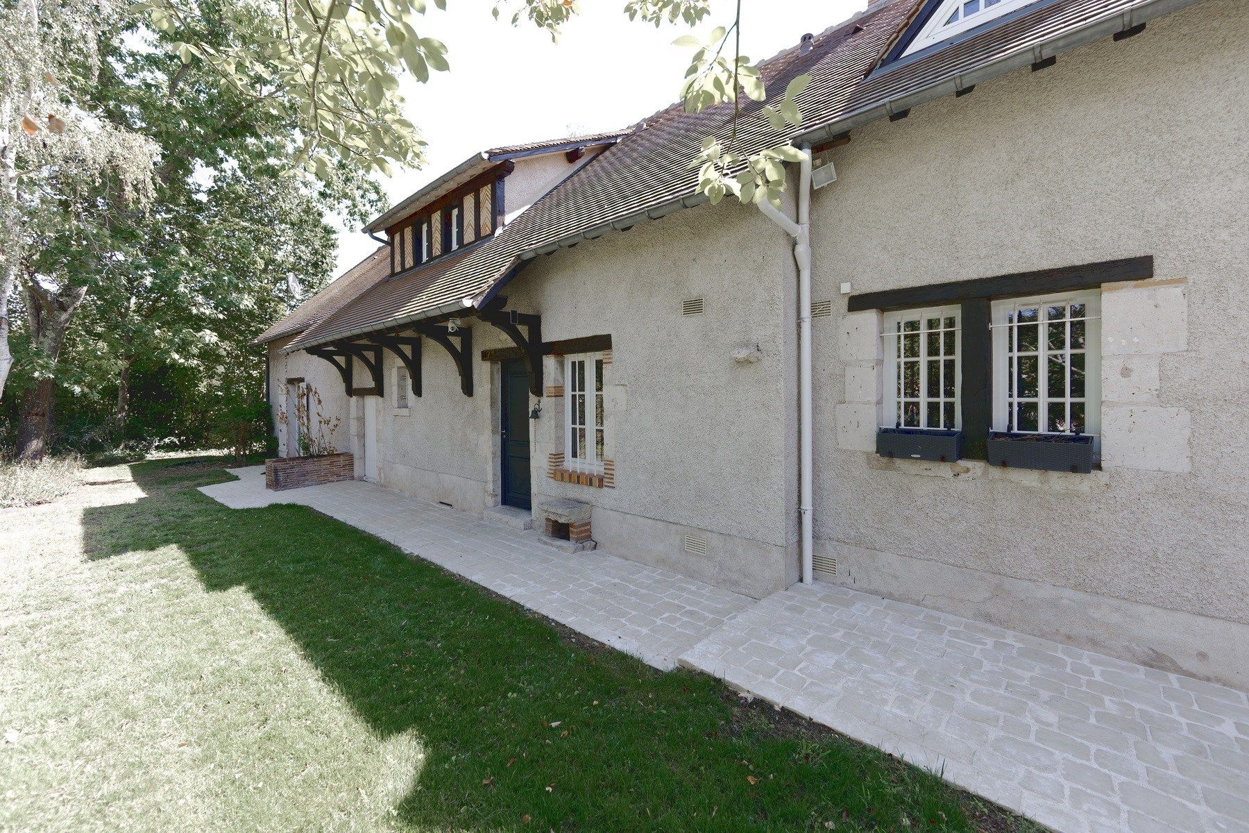 house 6 Rooms for sale on OLIVET (45160)