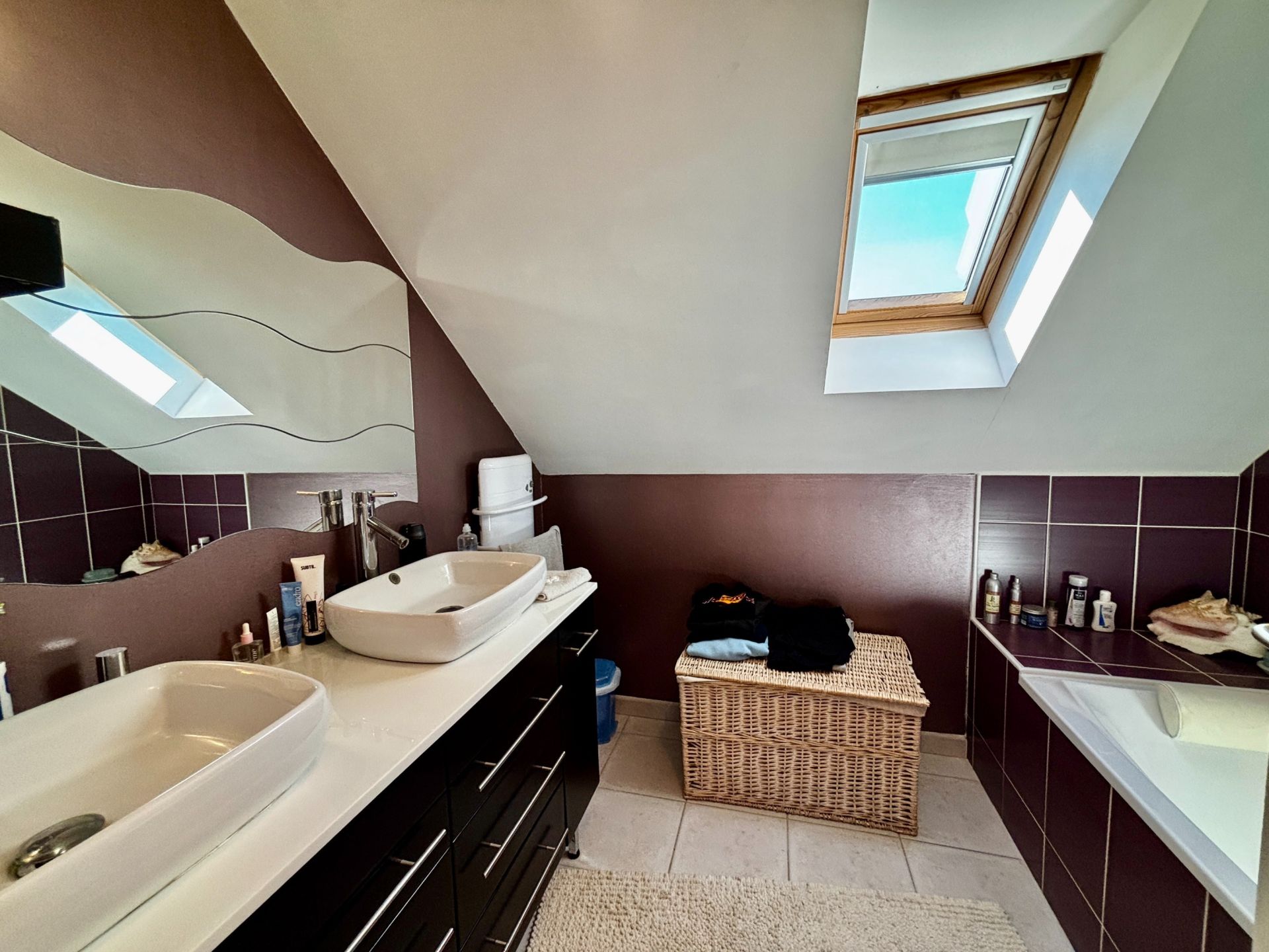 contemporary house 6 Rooms for sale on CHARGE (37530)