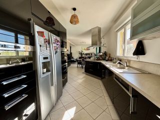 contemporary house 6 Rooms for sale on CHARGE (37530)