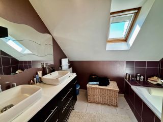 contemporary house 6 Rooms for sale on CHARGE (37530)
